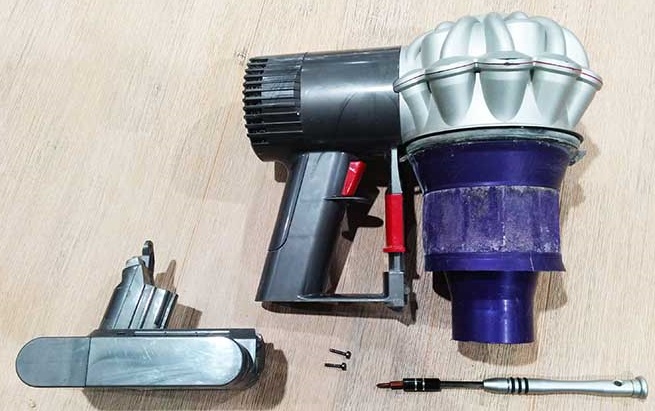 My Dyson V6 Battery Not Charging: How To Fix This Issue?
